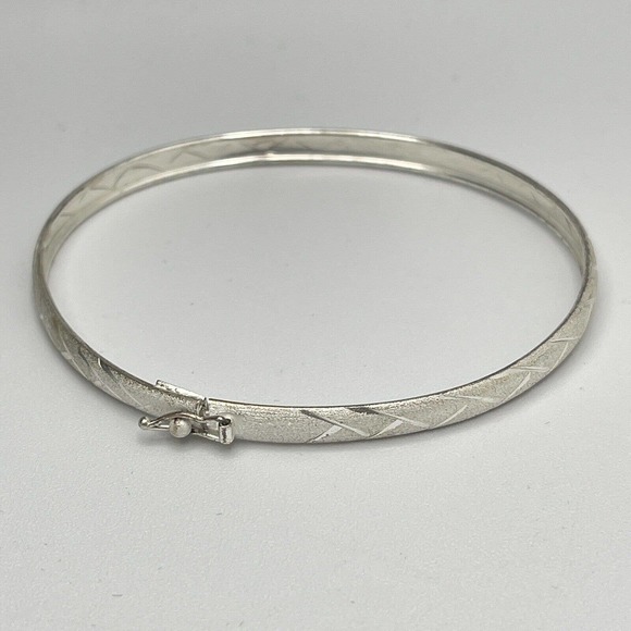 JCM 925 Sterling Silver Etched Chevron Textured Pattern Bangle Bracelet 7.25” - Picture 6 of 7